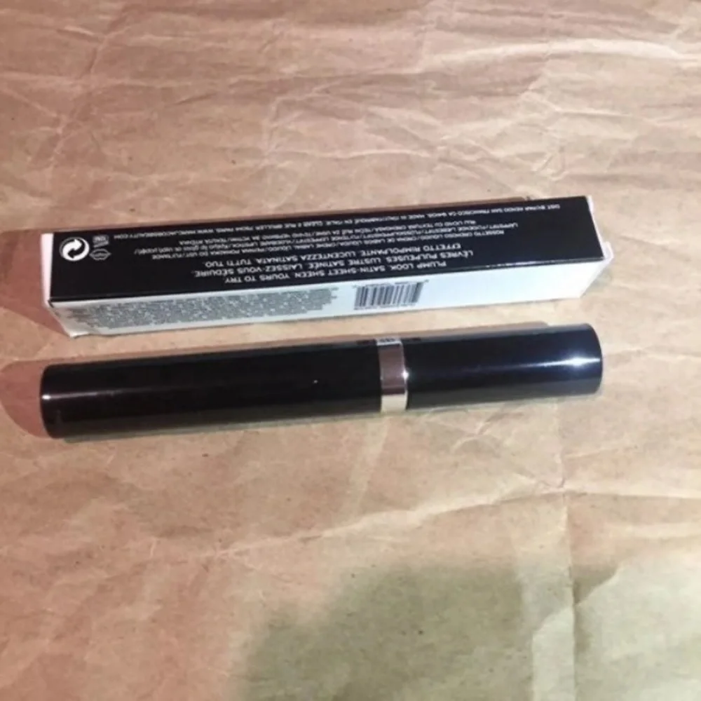 Marc Jacobs lip truth or bare
